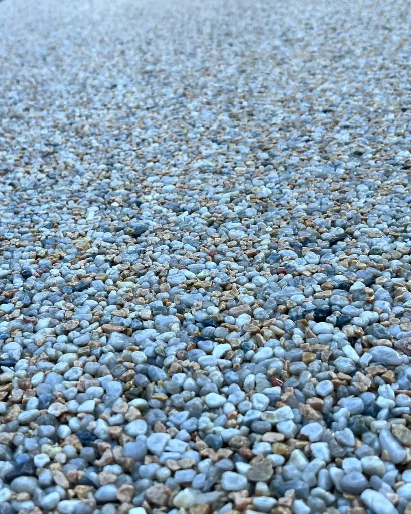 Résineo Drain Quartz, revêtement drainant résistant en quartz naturel pour extérieurs modernes fortement sollicités