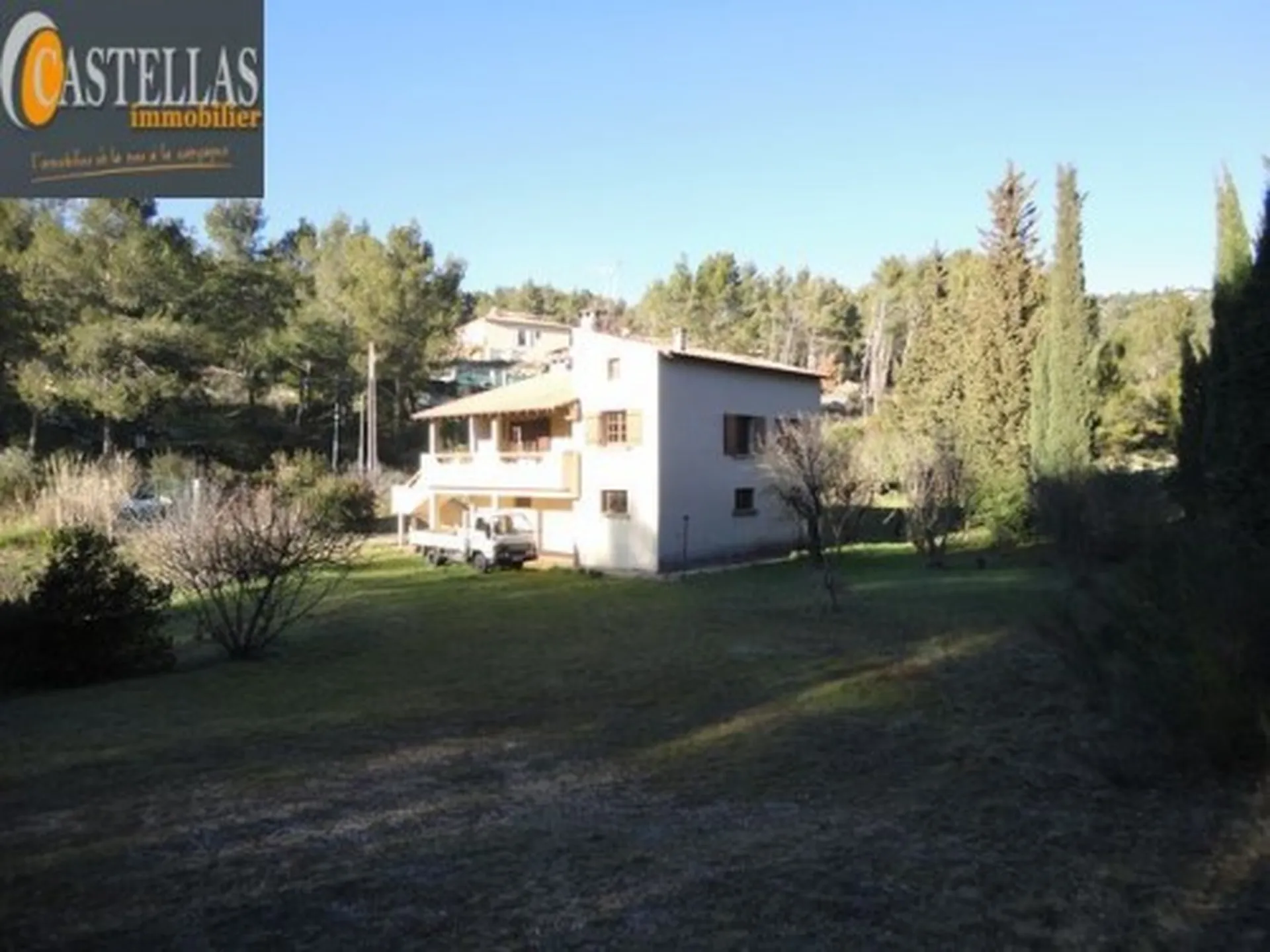  logement à rénover 5 Roquefort La Bédoule dans cadre champêtre sur 8200m²