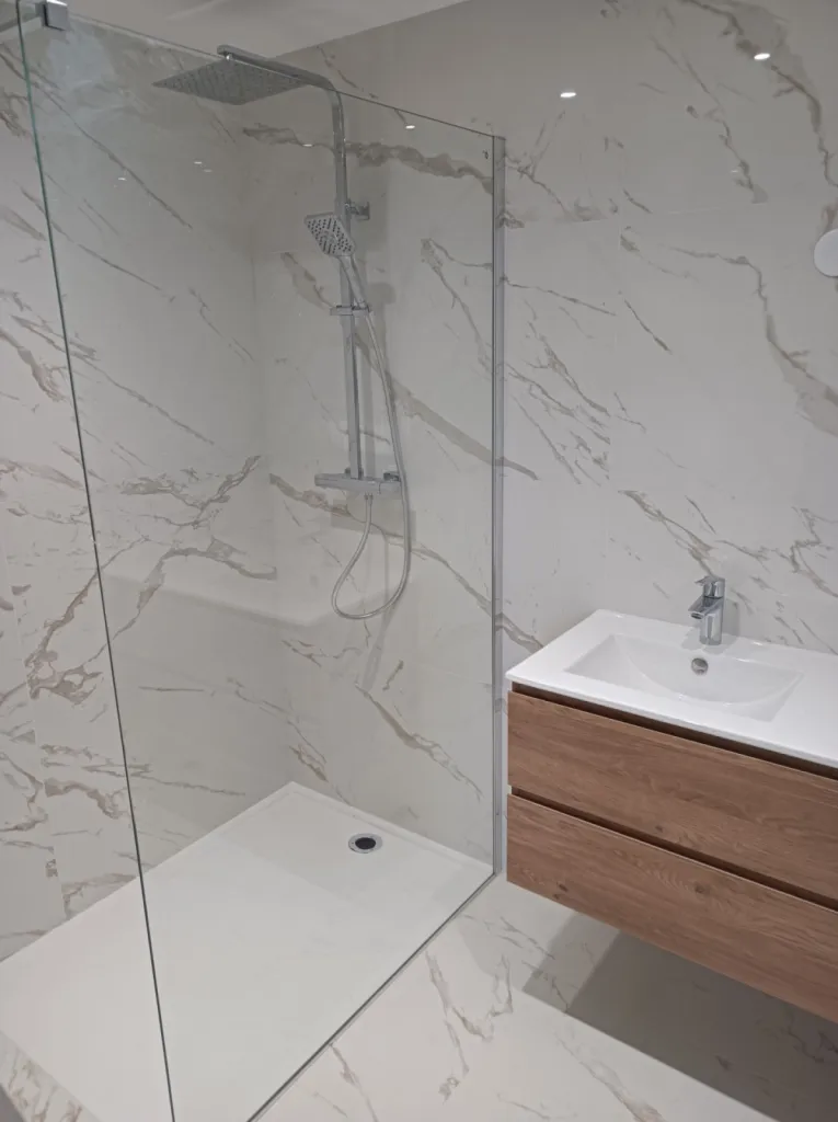 plombier intervention rapide creation salle de bain sur mesure cannes 06