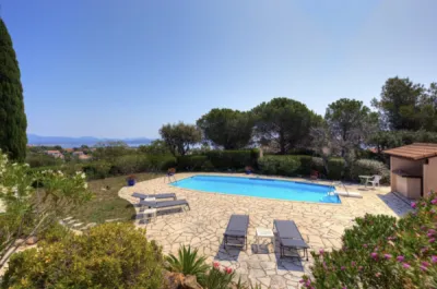 Villa 4 pièce(s) 3 chambre(s) 90 m² Saint-Aygulf (83370)