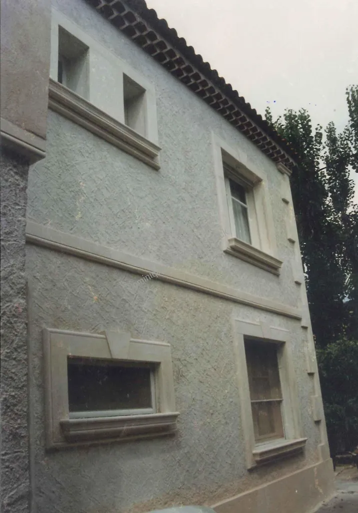 Encadrement massif en pierre d'Estaillades