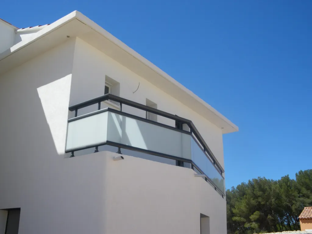 Pose et fabrication de garde-corps sur port de bouc par SMA