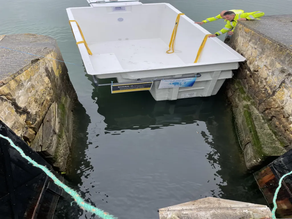 Installation d'une piscine en passant part le canal à la Teste de Buch sur le Bassin d'Arcachon