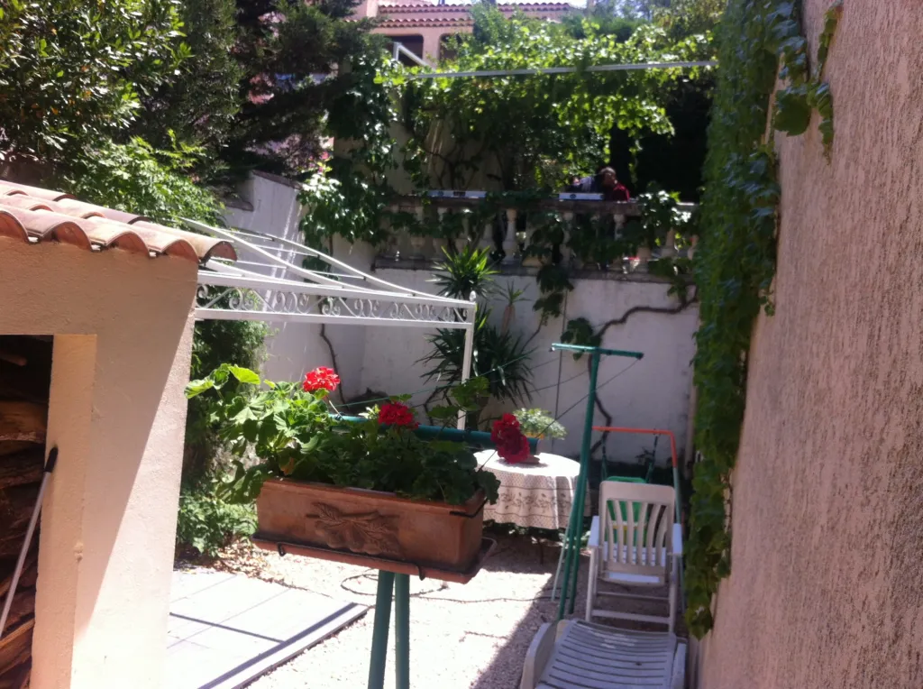 VENTE PERGOLA EN FER FORGE FABRIQUEE SUR MESURE A MARTIGUES DANS LES BOUCHES DU RHONE 