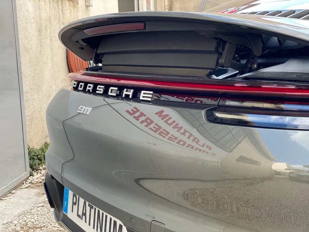Réparation Carrosserie Porsche 992 Carrera Aubagne 13400 avec franchise offerte à Carnoux en Provence Platinum Carrosserie 