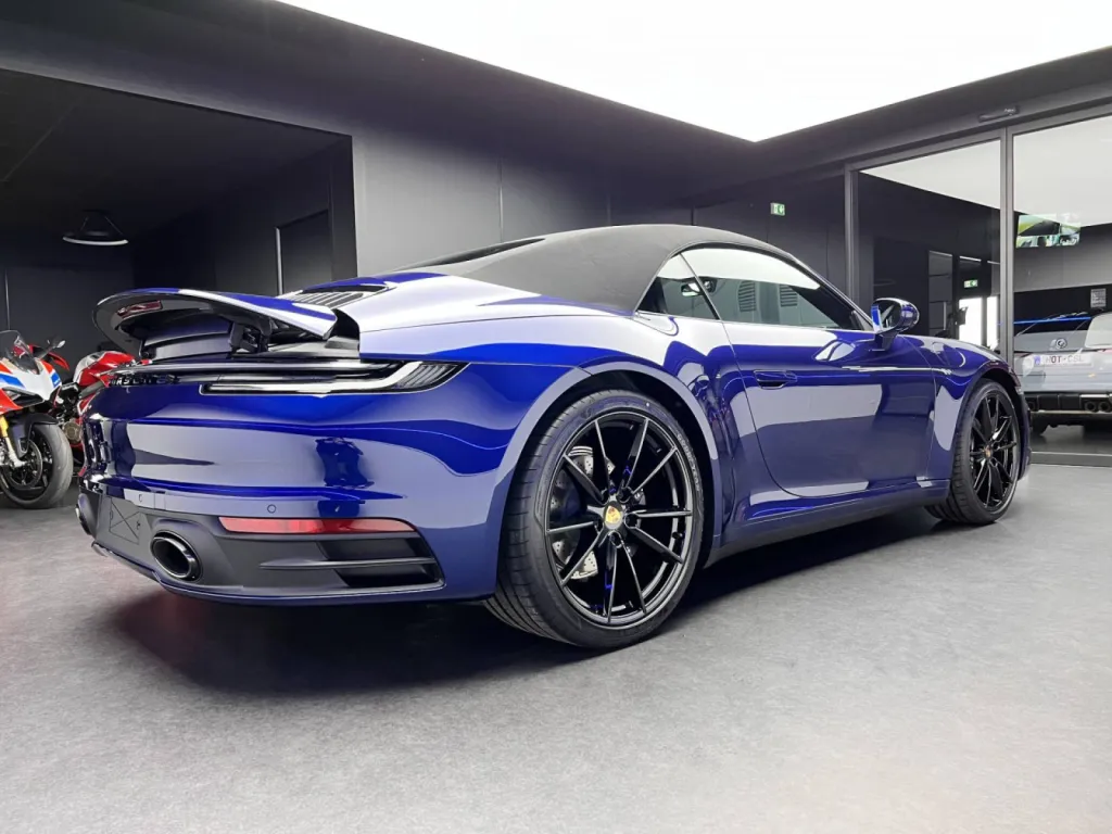 Pose d'un film de protection de carrosserie PPF XPEL sur Porsche 911 992 à Lille