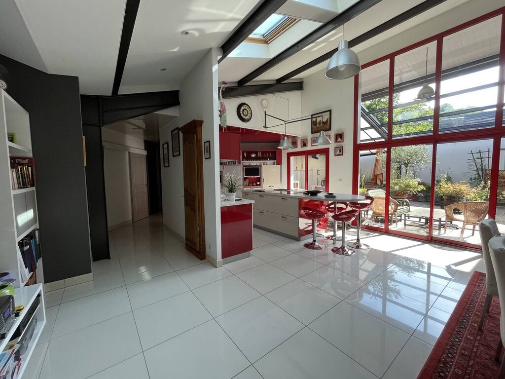 Ensemble immobilier avec ascenseur, à vendre, en centre ville de Caudebec en Caux !