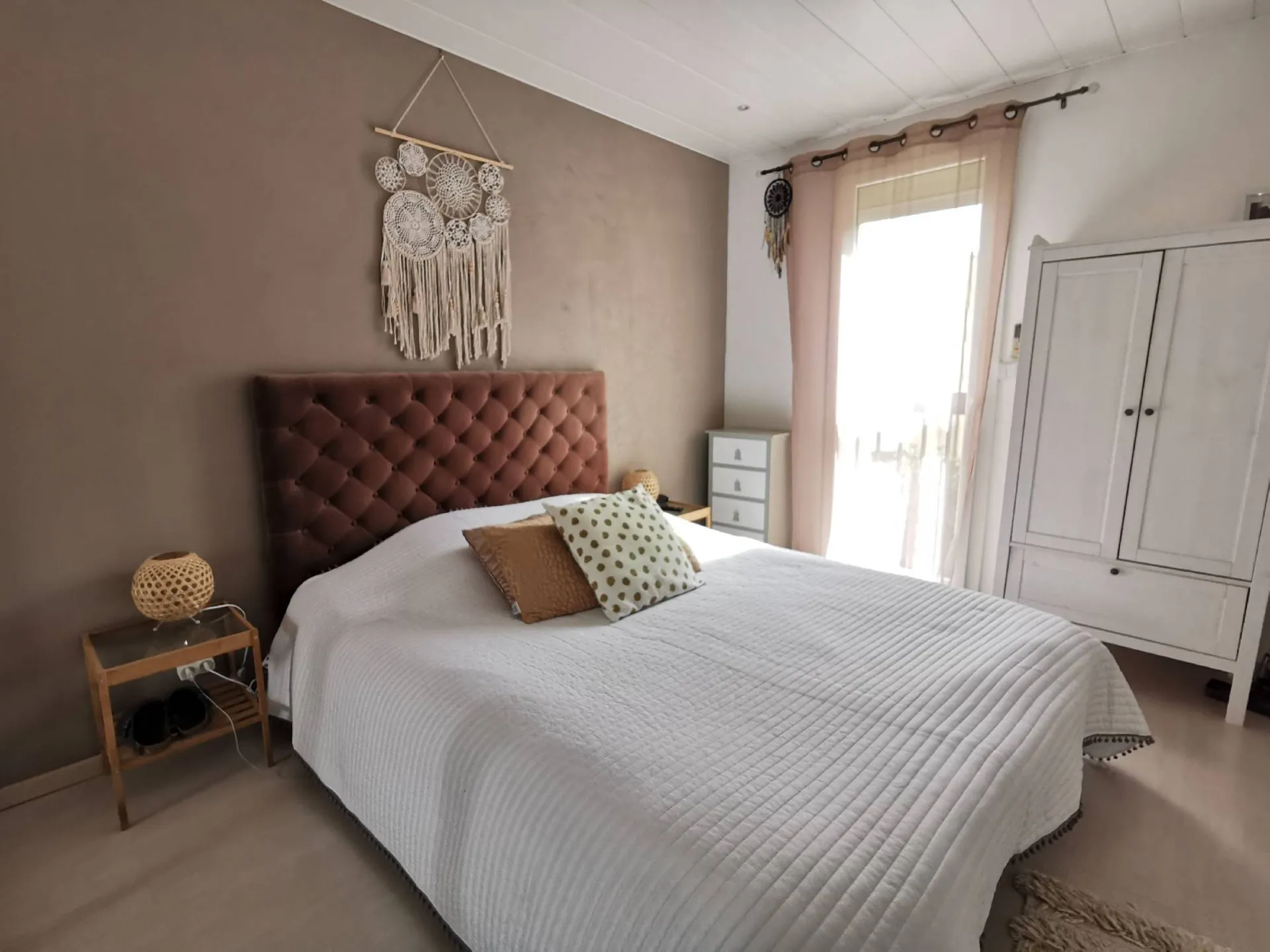 Appartement T3 Cassis sur les hauteurs dans copropriété avec piscine, gardien, parking et ascenseur 