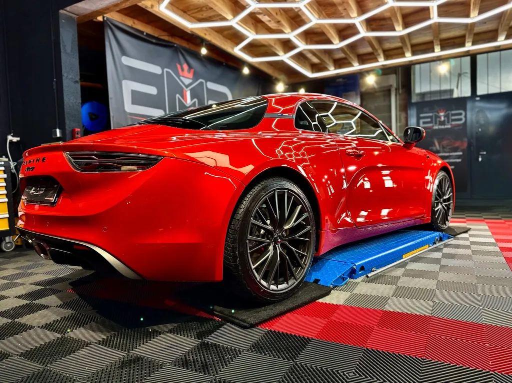 Spécialiste Protection carrosserie film PPF et traitement céramique Lyon Alpine A110 