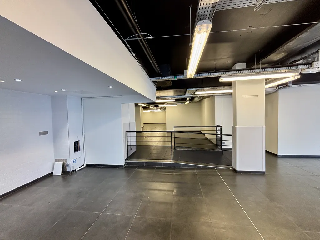 Location - Boutique 290 m², Volta, Rue de Verdun 92800 PUTEAUX