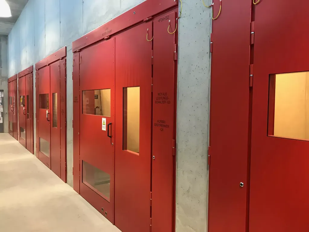 Porte blindée technique anti-effraction, pare-balles, coupe-feu