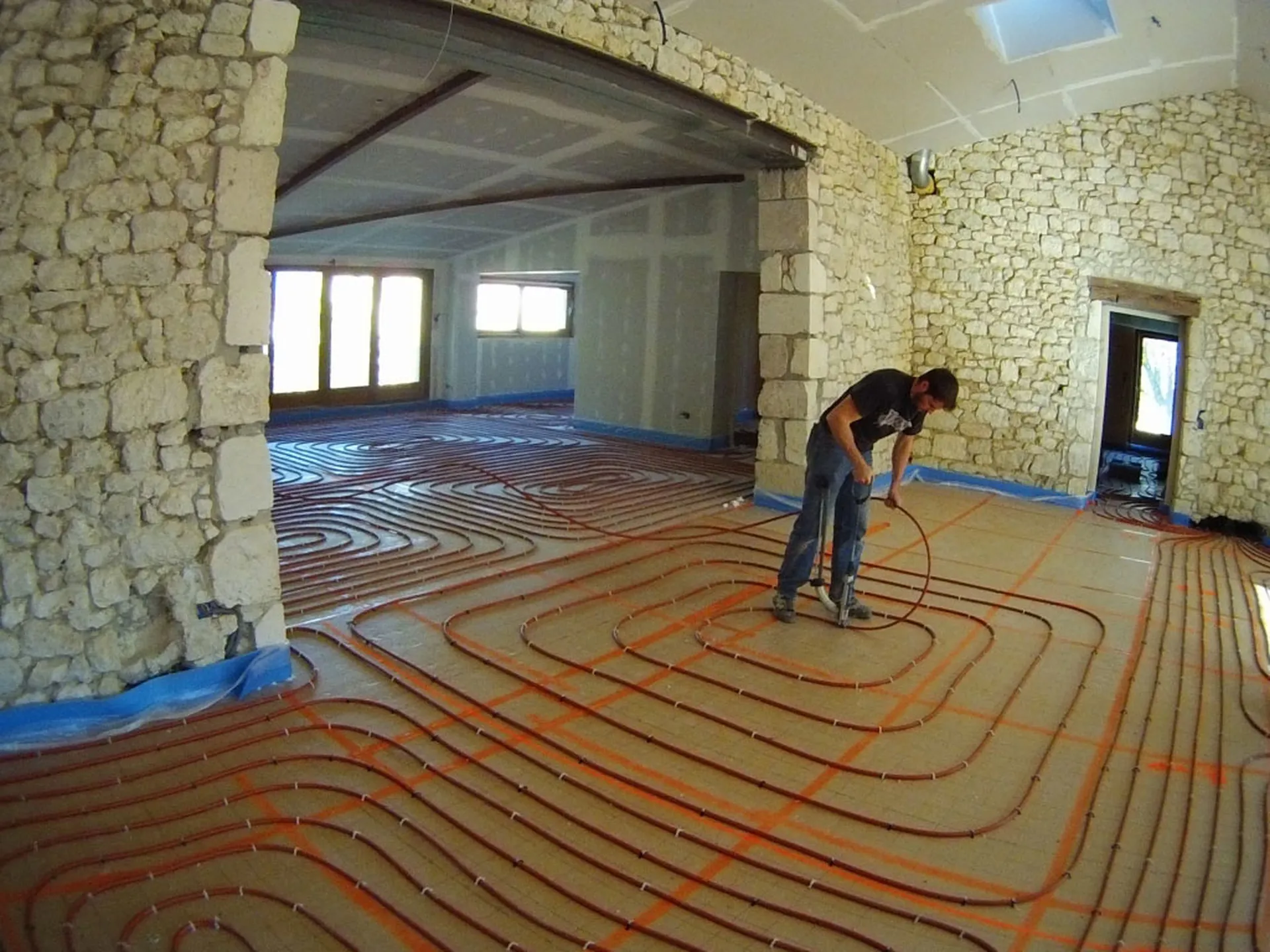 Installation d’un plancher chauffant dans une maison à Lyon pour un chauffage économique et confortable