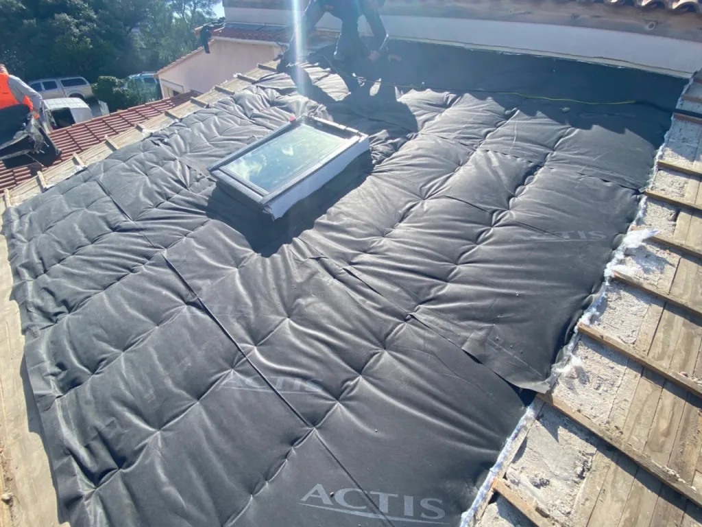 pose isolation sous toiture sur istres