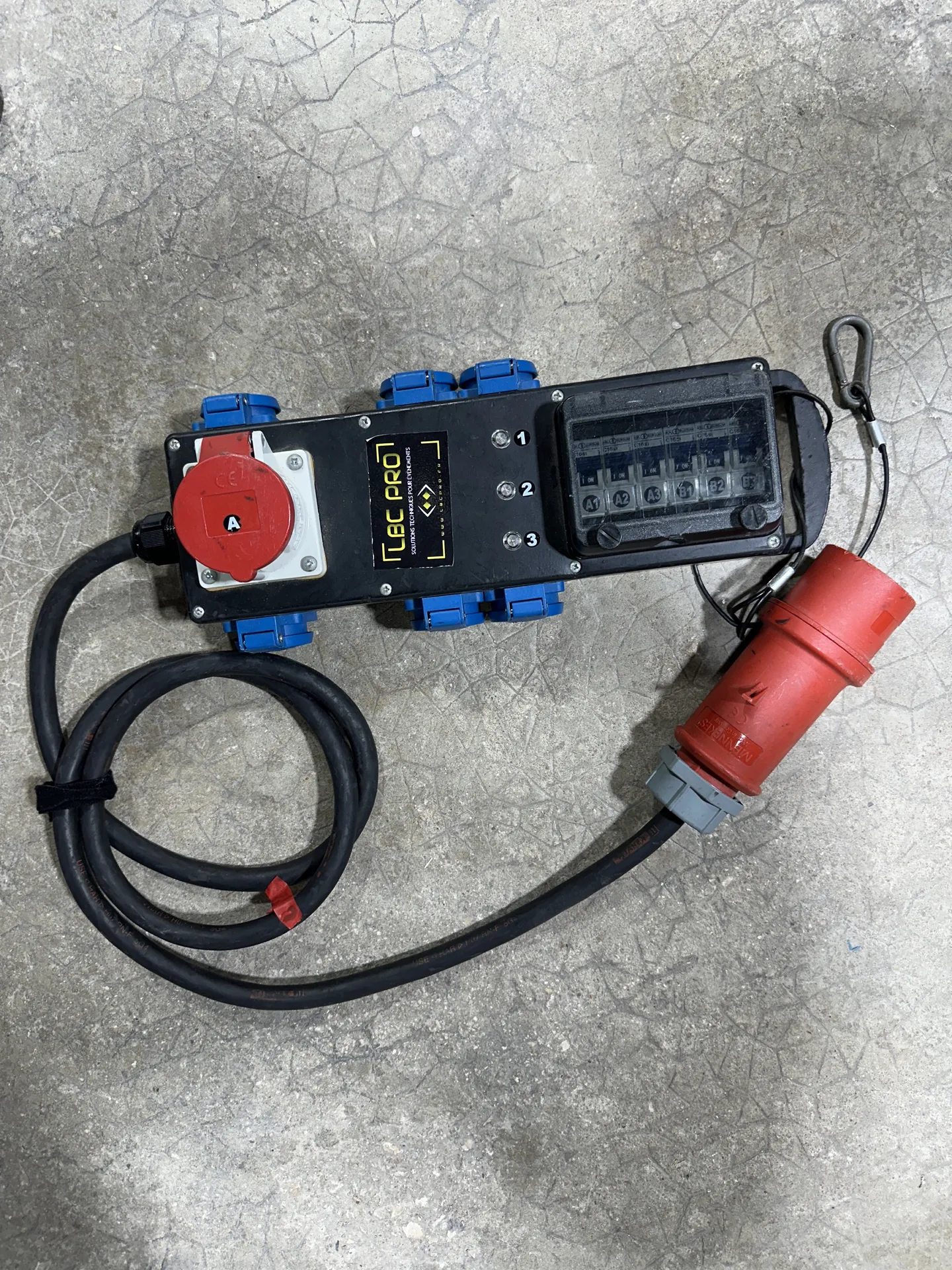 BOITIER 32 TRI VERS 3X 16MONO + 1X 16 TRI