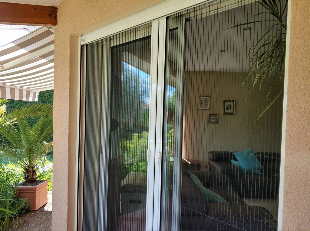 Notre zone d'activité pour ce servicePose de volets roulants électriques sur baie vitrée de villa à Gaillac (81600) : occultation grandes dimensions et confort