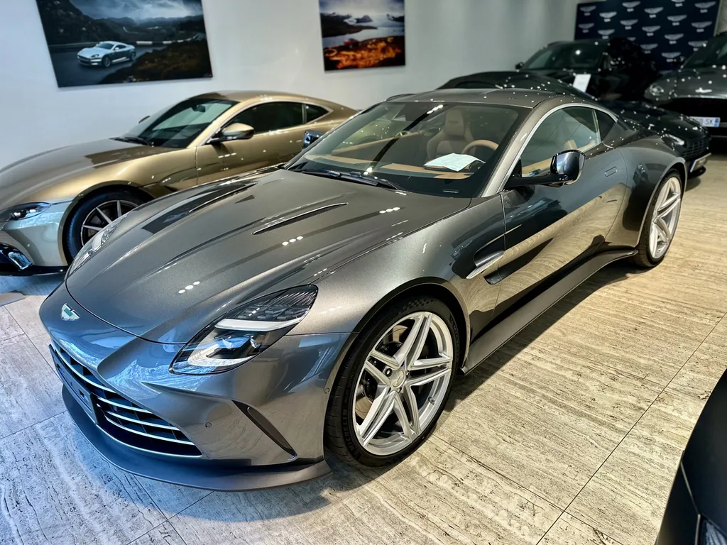 Traitement céramique Aston Martin Vantage DETAILING spécialiste voiture de sport sur Mornant 