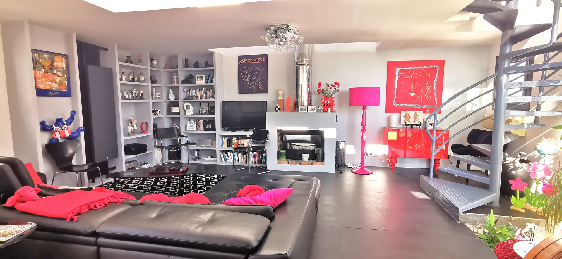 Vente villa T5 Cassis  avec piscine à débordement, parking privatif, vue mer et accès au village à pied