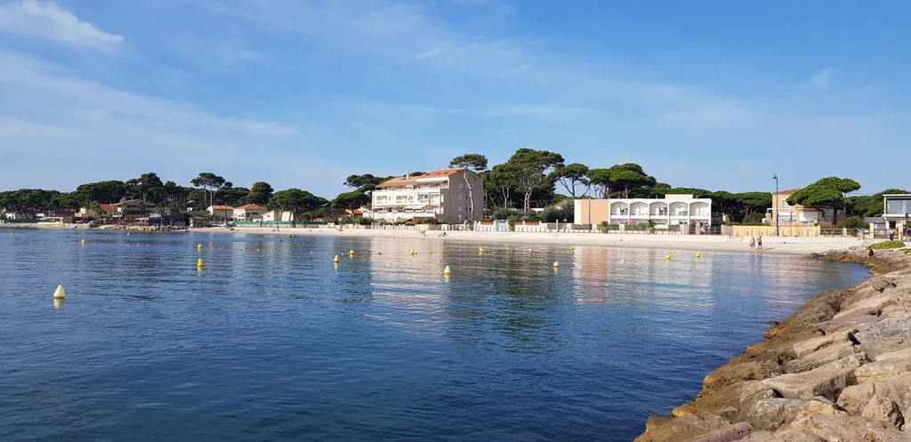 Réserver un chauffeur Privé VTC entre l'aéroport de Marseille Provence et Hyères