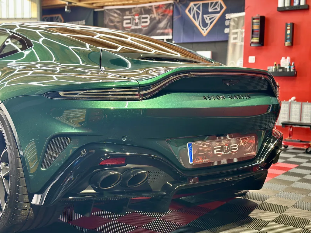 protection carrosserie PPF traitement céramique sur Aston martin Vantage Lyon 