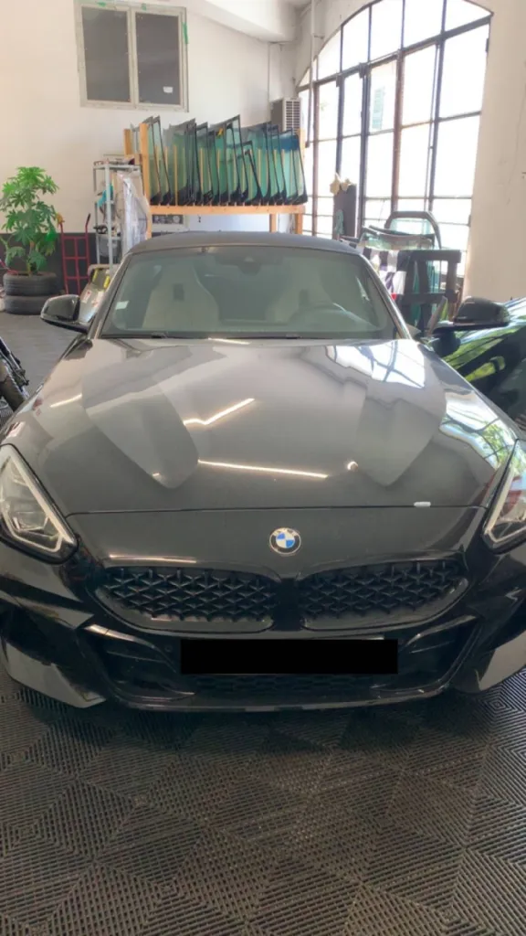 Remplacement de pare-brise pour BMW Z4 à Marseille avec service haut de gamme, franchise offerte et 150 € Cadeau