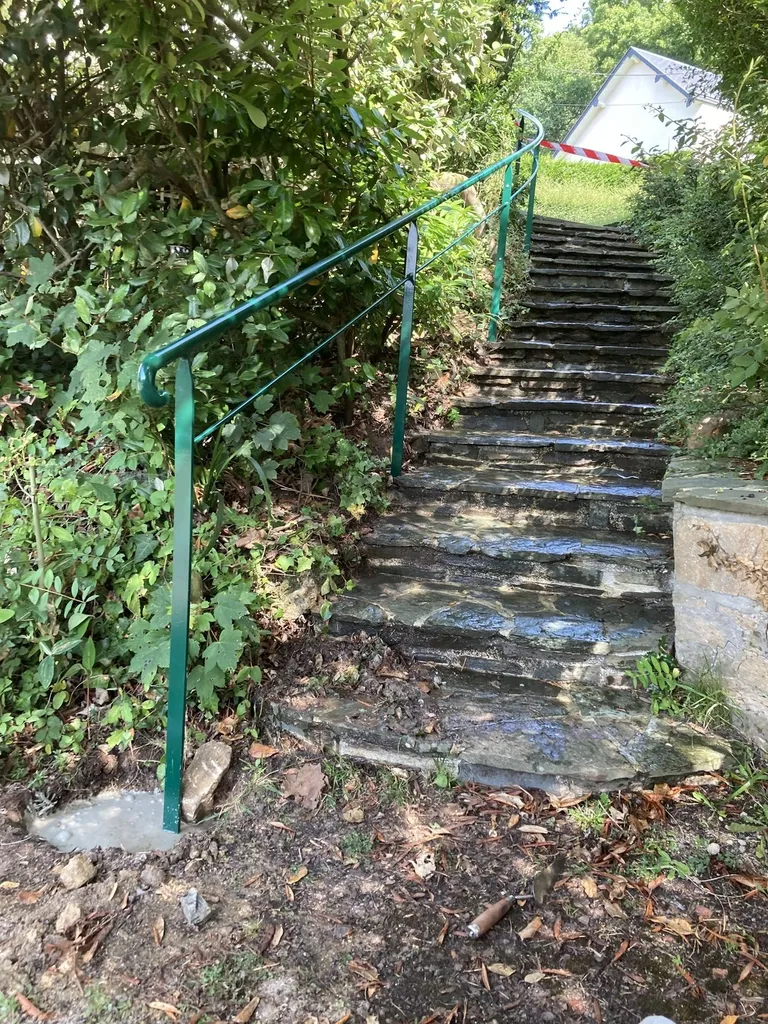 Installation de Mains Courantes et Garde-Corps en Aluminium et Acier Galvanisé pour Pavillons ou Maisons à Rouen et son Agglomération en Seine-Maritime 76
