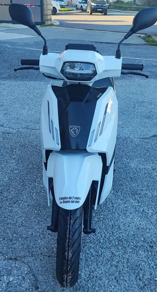 PEUGEOT TWEET 125 DU 06/2024 AVEC 1800KM.