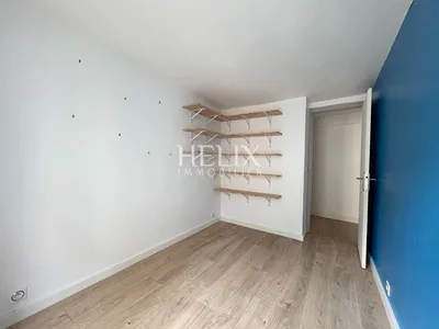 A vendre centre ville à Saint Germain en Laye un appartement avec deux chambres. 