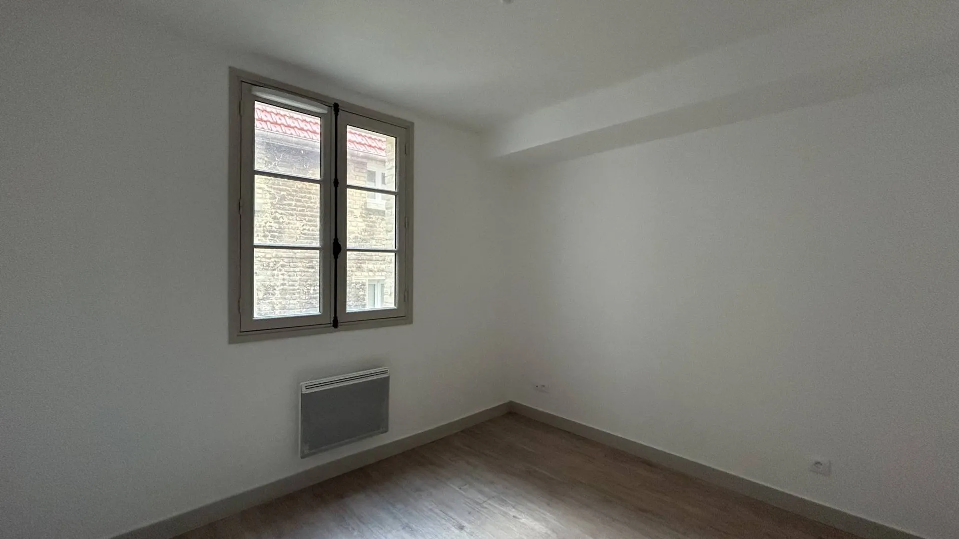 Vends superbe appartement avec deux chambres chaleureuses, parfait pour une résidence principale ou secondaire