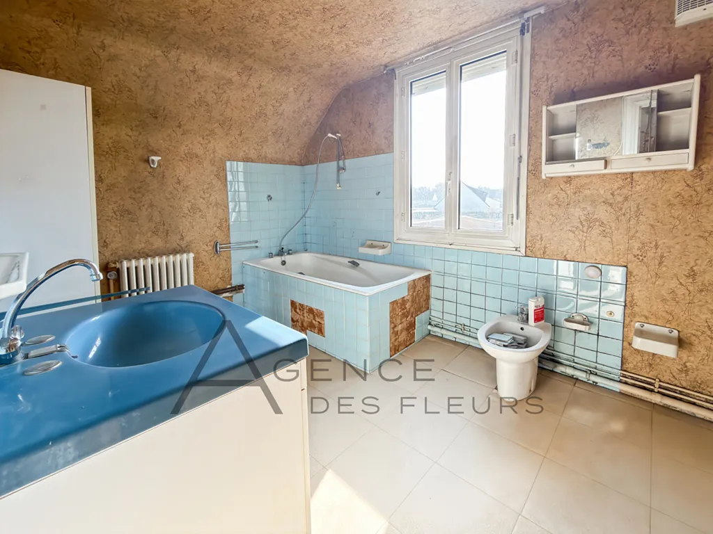 À vendre, maison à réhabiliter de 111m² sur un terrain de 500m² située à Cléon 76410