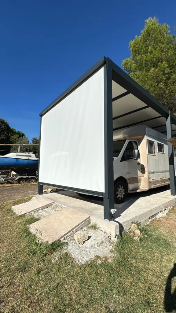 Store zip sur notre carport de camping-car à Poussan (4000 x 3200 mm)