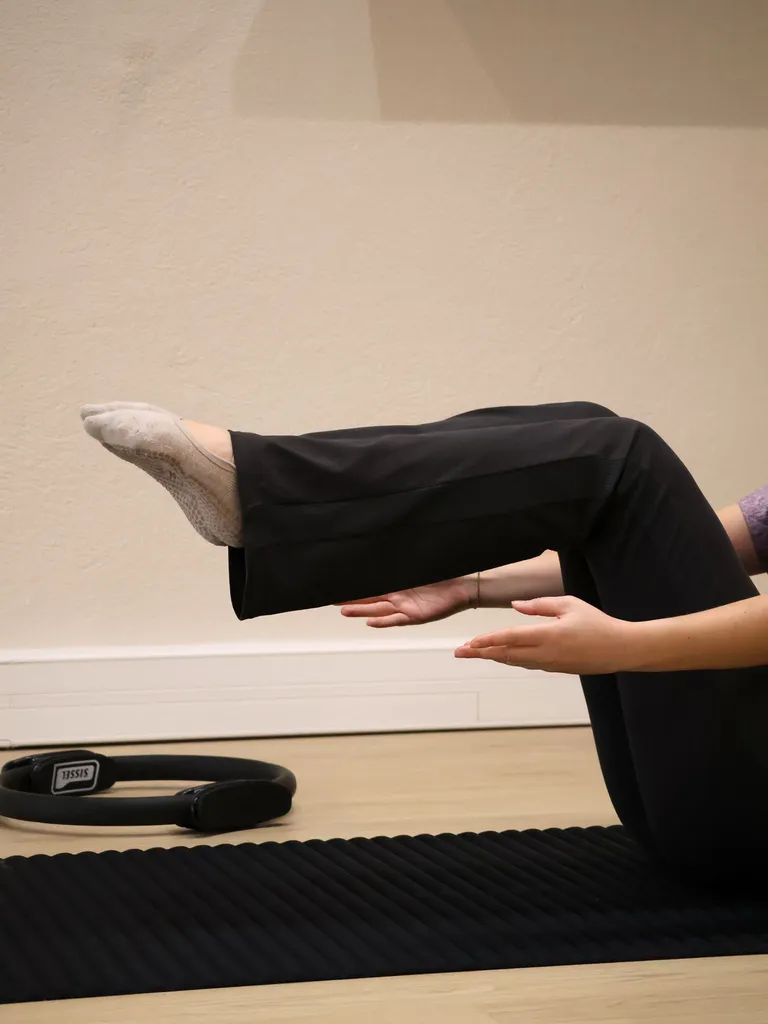 Cours de Pilates sur tapis à Marseille 13007 : Force, équilibre et mobilité