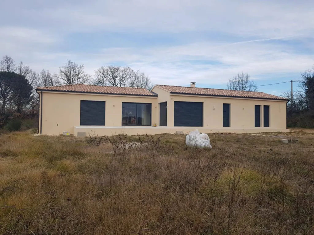 Gouttières ALUMINIUM de COULEUR forme CORNICHE à Carpentras dans le Vaucluse | Devis GRATUIT et RAPIDE