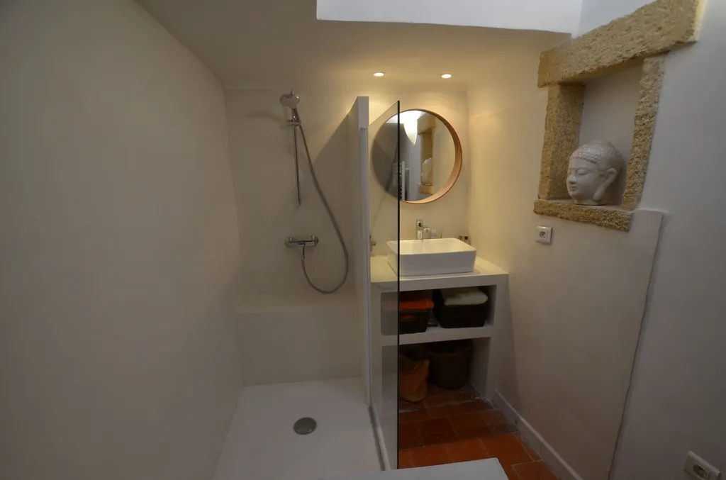 SALLE DE BAIN EN BETON CIRE TALOCHE A SIX FOUR LES PLAGES 83