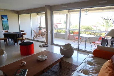 Salon lumineux espo sud appartement à vendre a cassis