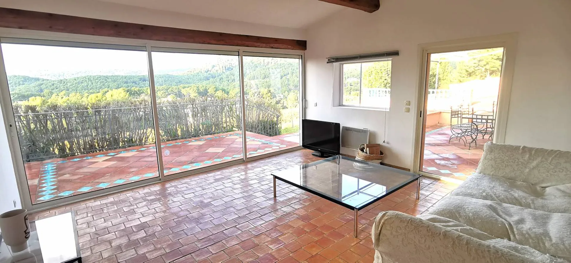 A vendre maison T5 Cassis  avec piscine en campagne dans cadre champêtre au milieu des vignes