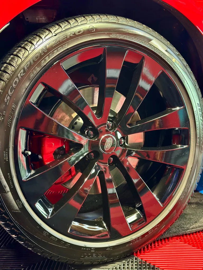 Polissage rénovation carrosserie spécialiste du traitement céramique sur lyon Range Rover sport 