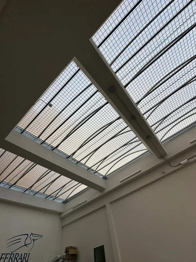 La chaleur derrière vos vitrages ne doit pas être une contrainte. Nous avons la solution adaptée à votre bâtiment.