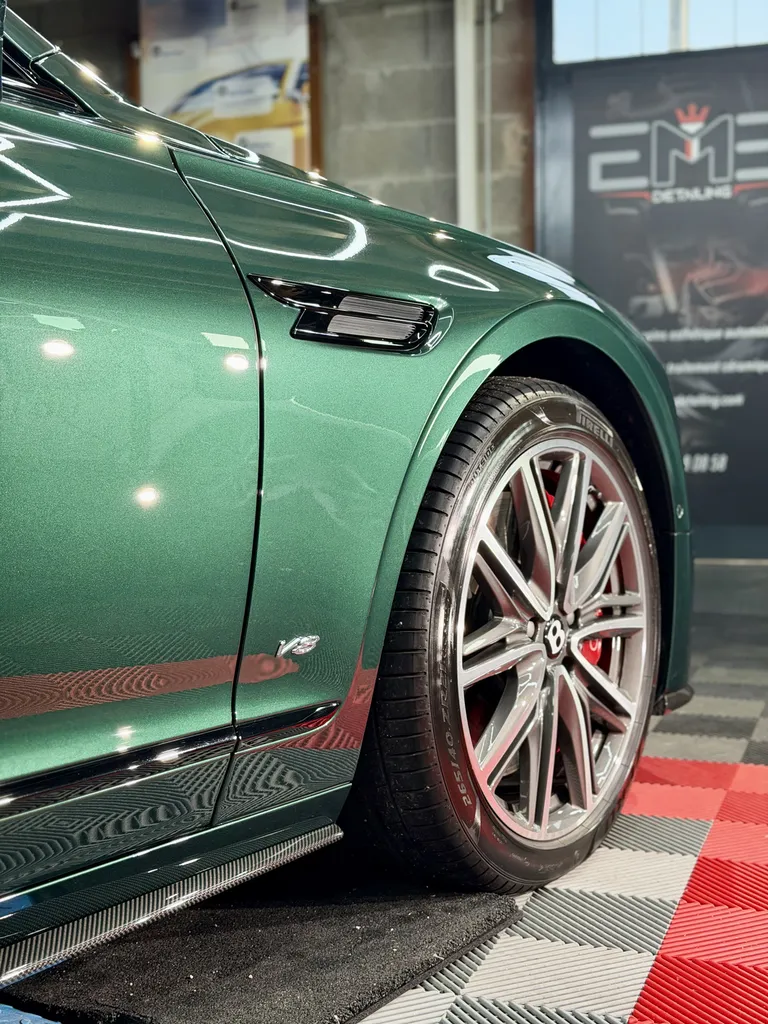 RÉNOVATION ESTHÉTIQUE ET TRAITEMENT CÉRAMIQUE GYEON INFINITE SUR BENTLEY FLYING SPUR PRÈS DE LYON PROCHE DE DARDILLY