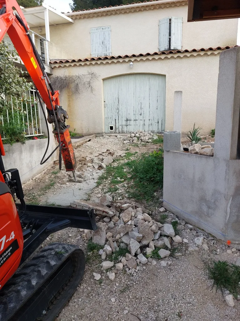 application d'enrobé de bitume noir sur Coudoux dans les Bouches-du-Rhône 