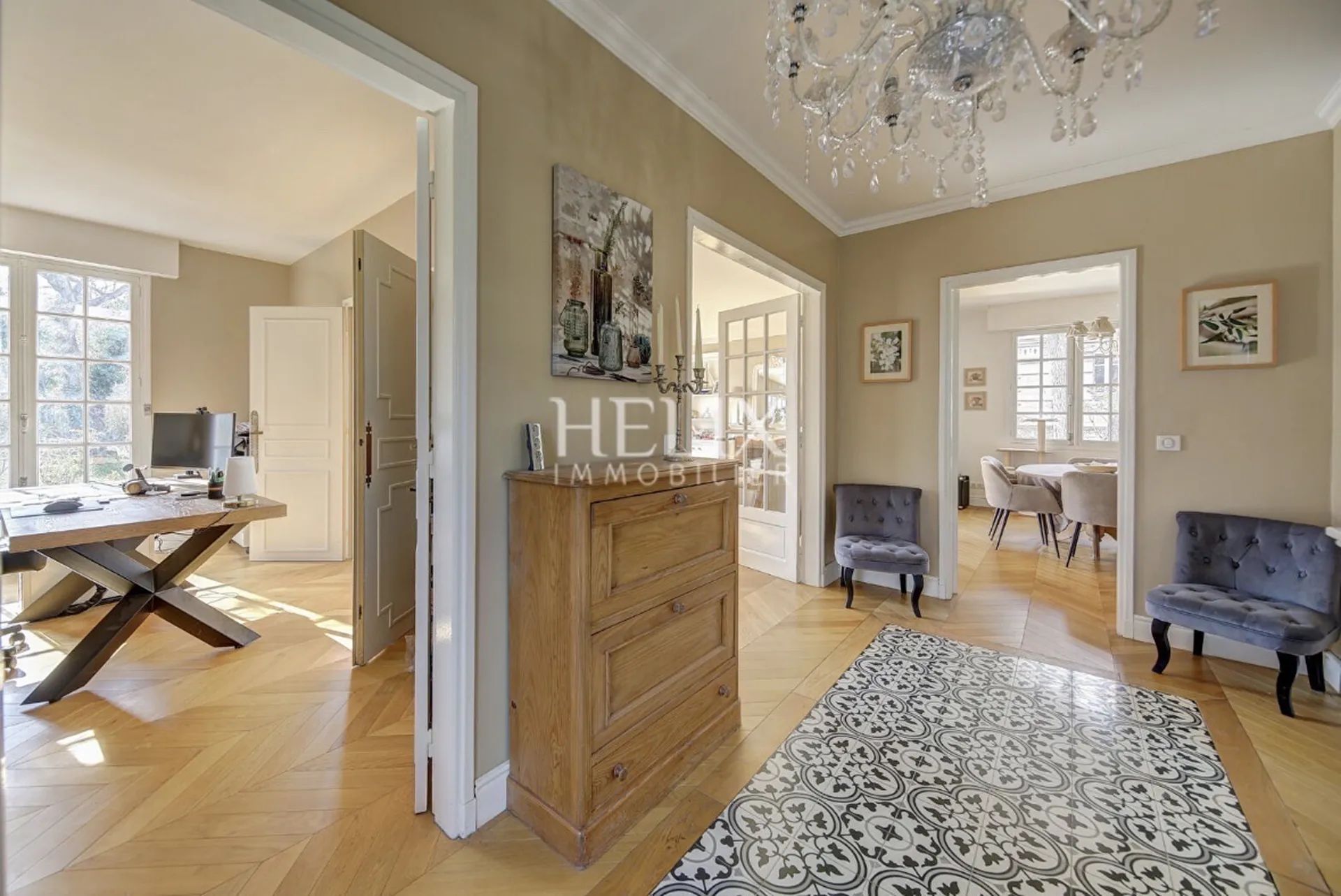 Exclusivité à Le Vésinet à vendre une belle maison familiale de 250 M² avec grand parc arboré à 3 minutes du parc des Ibis.