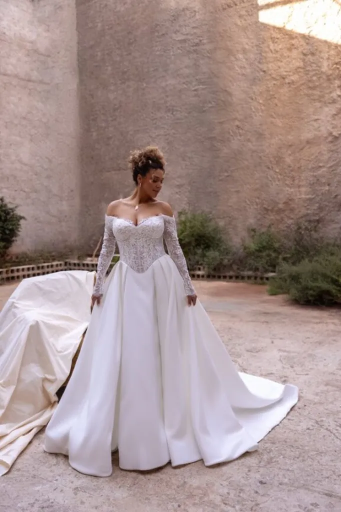 Robe de mariée princesse en satin et dentelle à Avignon