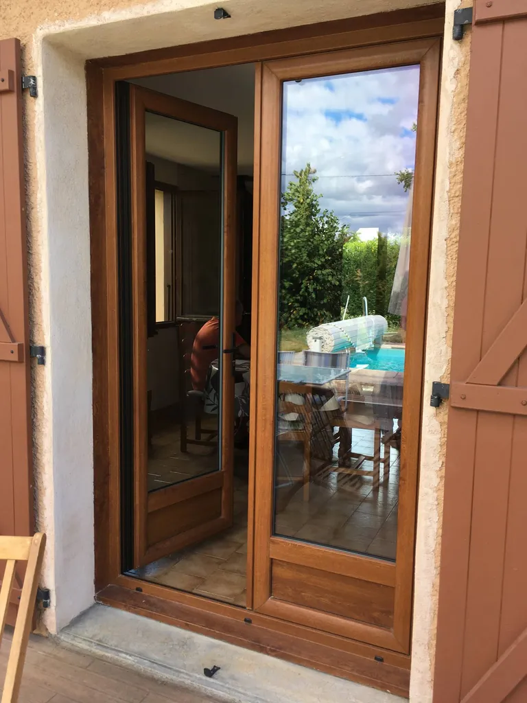 porte fenêtre PVC chêne doré à VILLEFRANCHE SUR SAONE