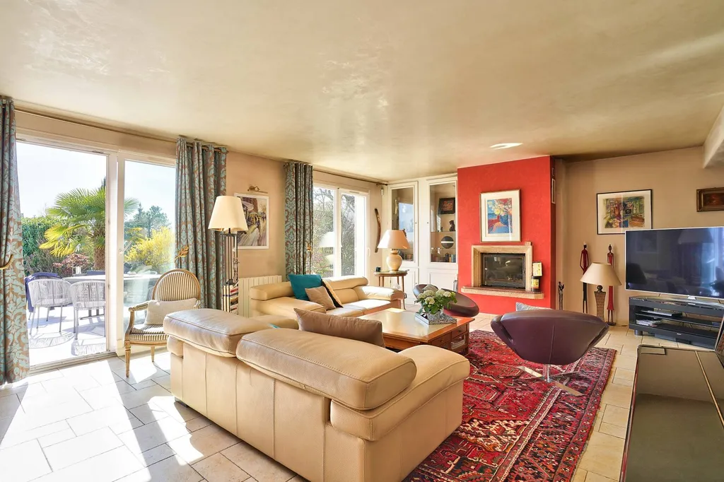 A vendre maison familiale avec piscine et terrasse à Saint Prix 95390