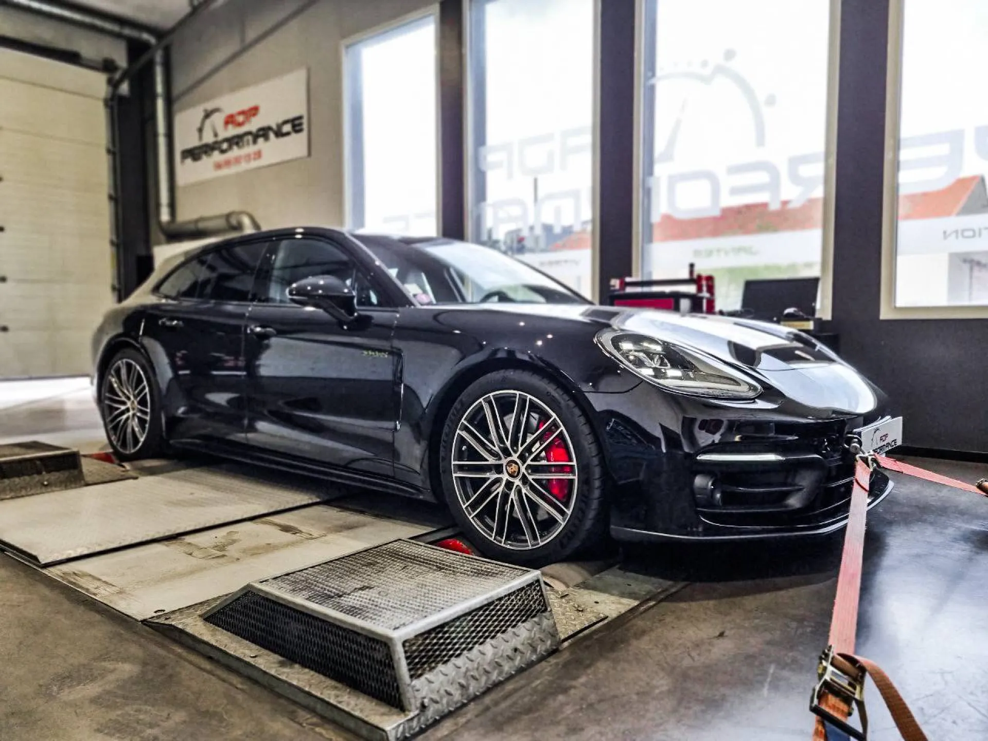 Conversion flexfuel Porsche Panamera 2.9T hybride 560cv 2023 - Spécialiste préparation Porsche PACA - ADP Performance