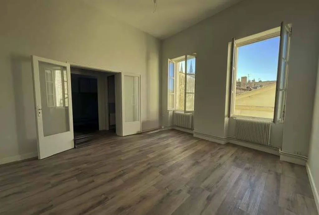 Acheter un appartement  de type 2/ 2 pieces à BORDEAUX dans le Quartier prisé des Chartrons 56M2 rénové dans un magnifique immeuble en pierre