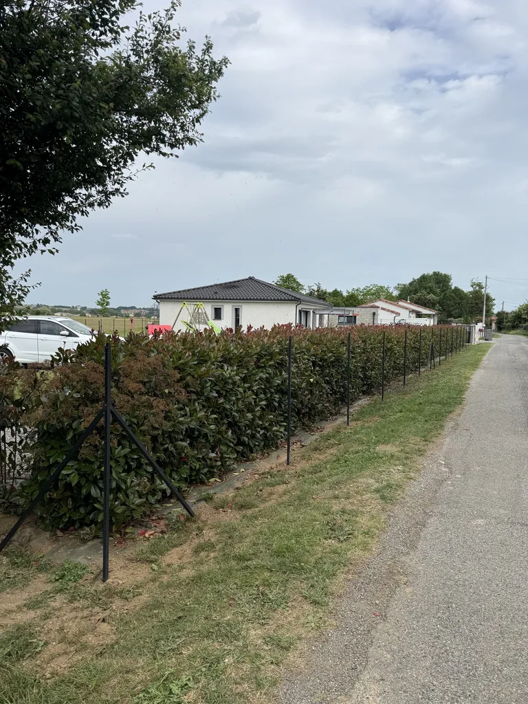 Pose de 100 mètres linéaires de clôture souple anthracite hauteur 1m53 à Toulouse proche de Muret
