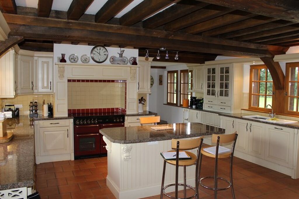 Vend belle propriété au toit de chaume à 10 minutes de Cormeilles Normandie