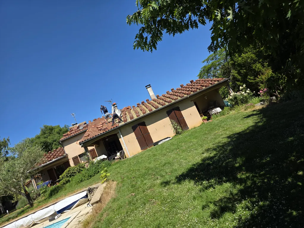 Réaliser une remise à neuf de toiture et renforcement de charpente à Uzès