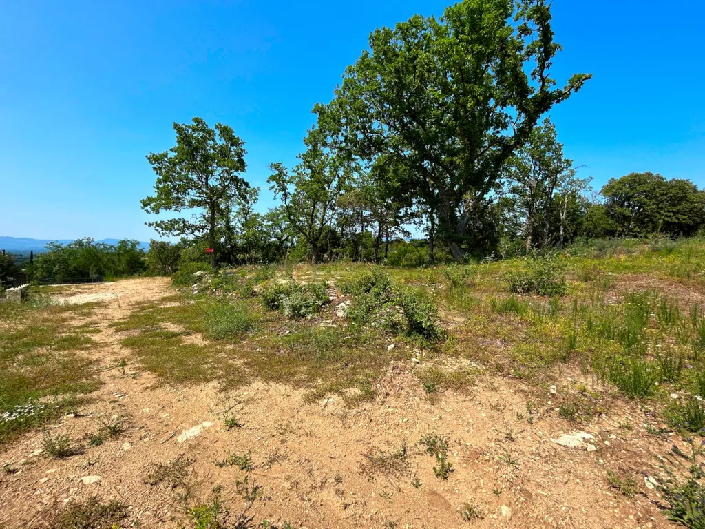 Venasque - 2 terrains constructibles à deux pas du village   