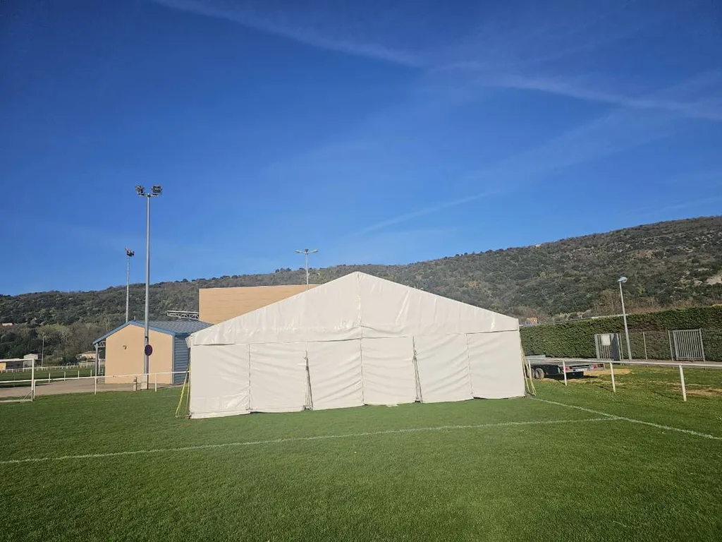 Location d'un chapiteau de 120m² pour un salon du tourisme au Pouzin près de Privas en Ardèche